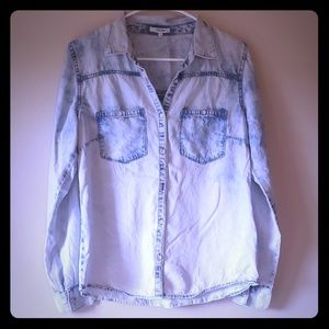 Cute & Comfy Medium Maurices Button Up